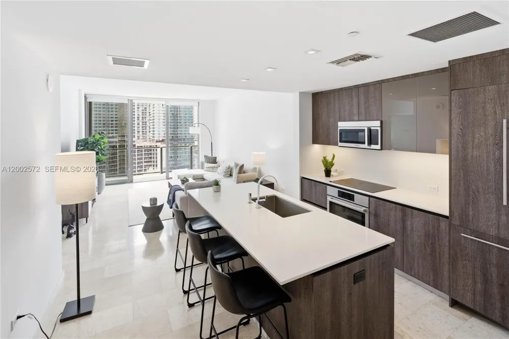 68 SE 6th St #1106 Miami, FL 33131