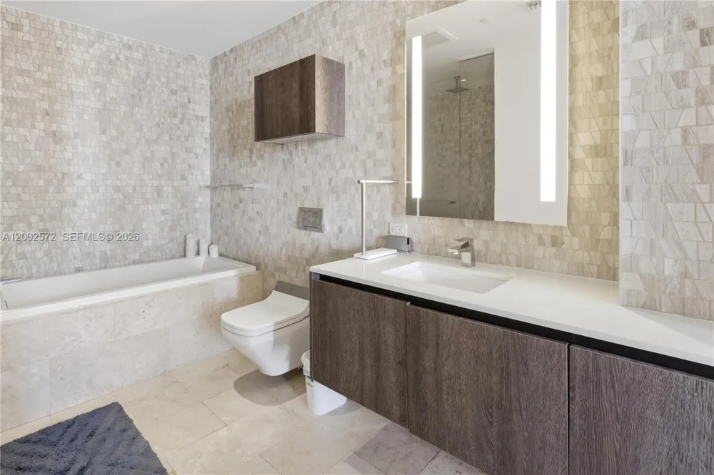 68 SE 6th St #1106 Miami, FL 33131