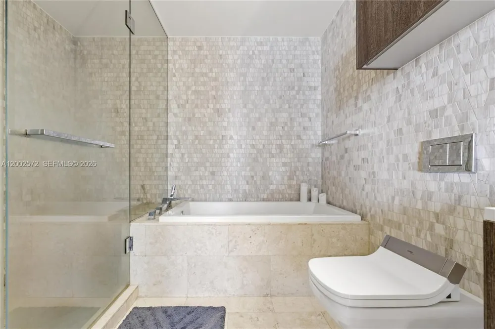 68 SE 6th St #1106 Miami, FL 33131