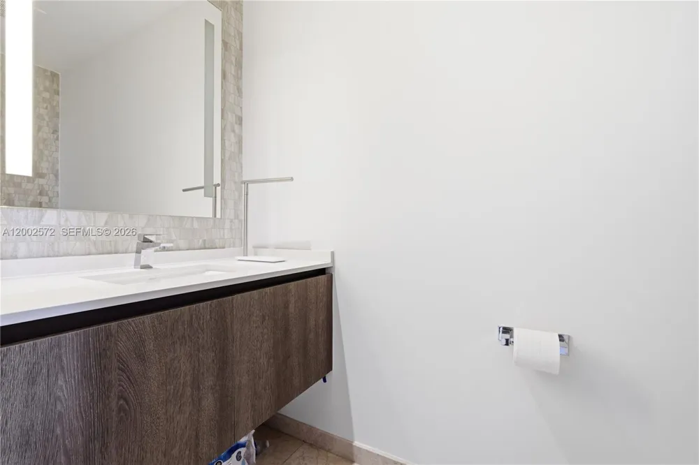 68 SE 6th St #1106 Miami, FL 33131