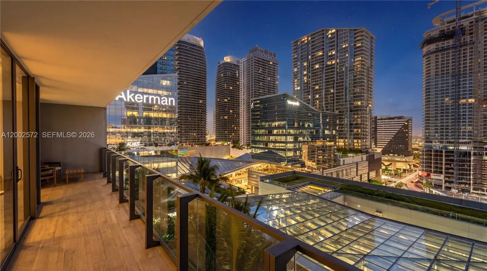 68 SE 6th St #1106 Miami, FL 33131