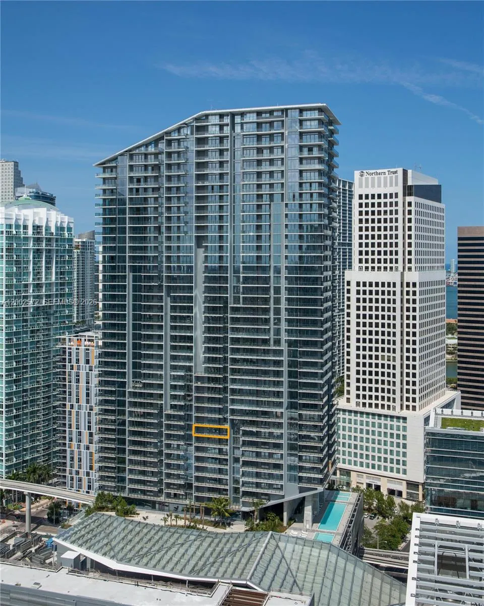 68 SE 6th St #1106 Miami, FL 33131