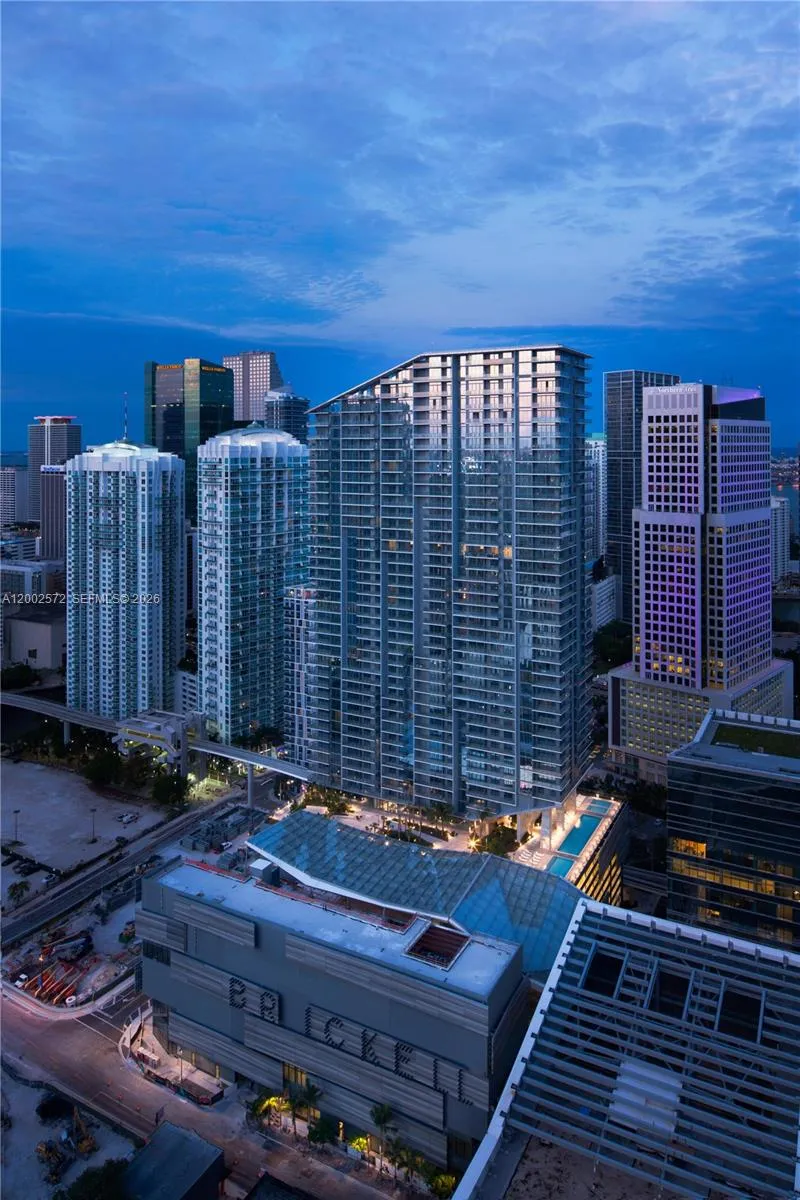 68 SE 6th St #1106 Miami, FL 33131