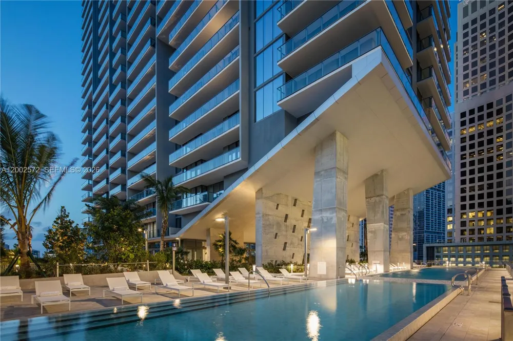 68 SE 6th St #1106 Miami, FL 33131