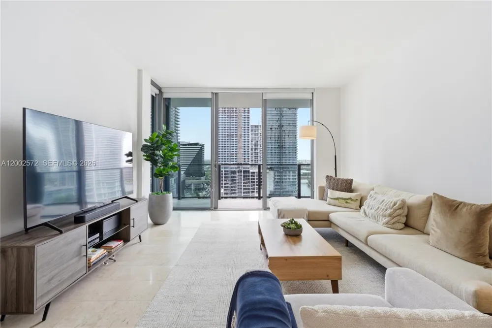 68 SE 6th St #1106 Miami, FL 33131