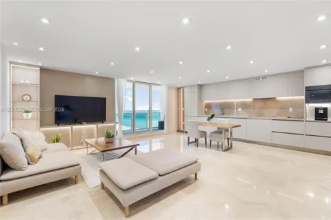 2301 Collins #1011