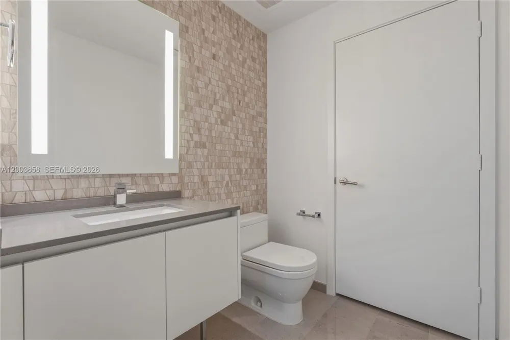 88 SW 7th St #3710 Miami, FL 33130