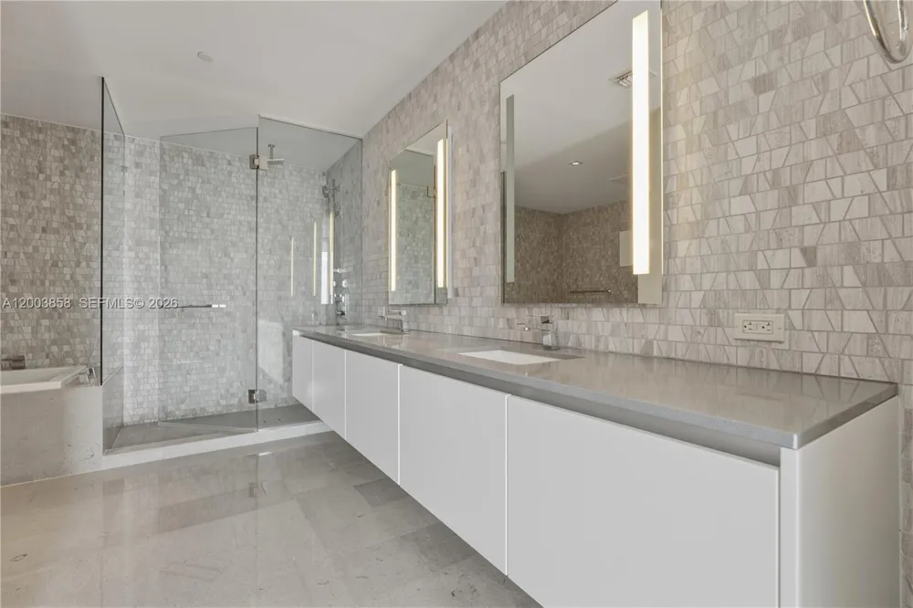 88 SW 7th St #3710 Miami, FL 33130