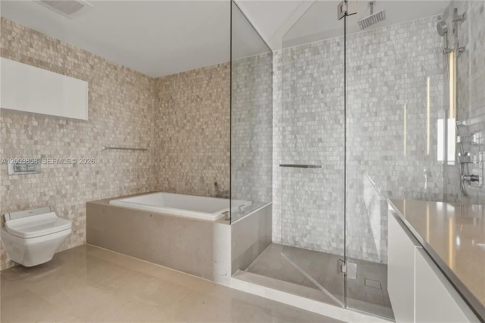 88 SW 7th St #3710 Miami, FL 33130