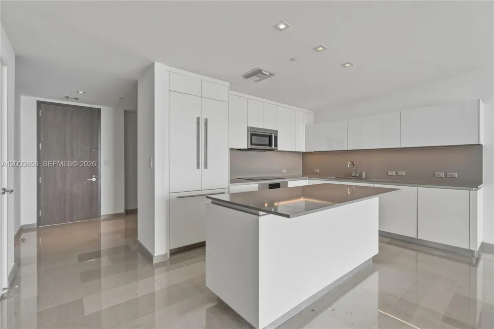 88 SW 7th St #3710 Miami, FL 33130