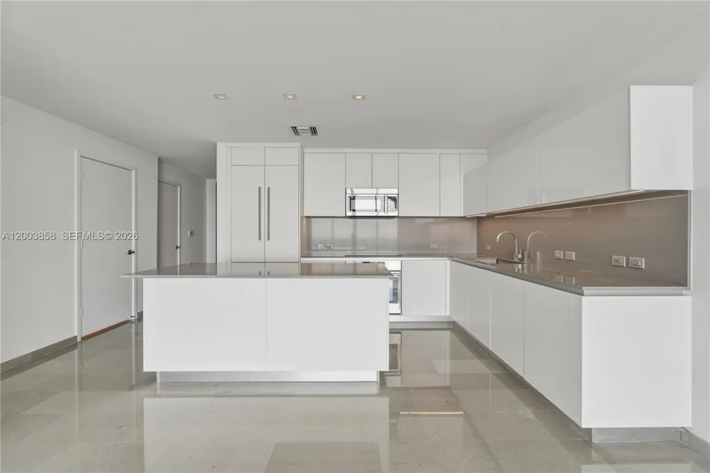 88 SW 7th St #3710 Miami, FL 33130