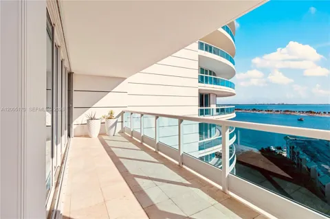 2127 Brickell Ave #1505