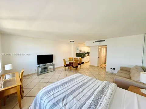 100 Lincoln Rd #731