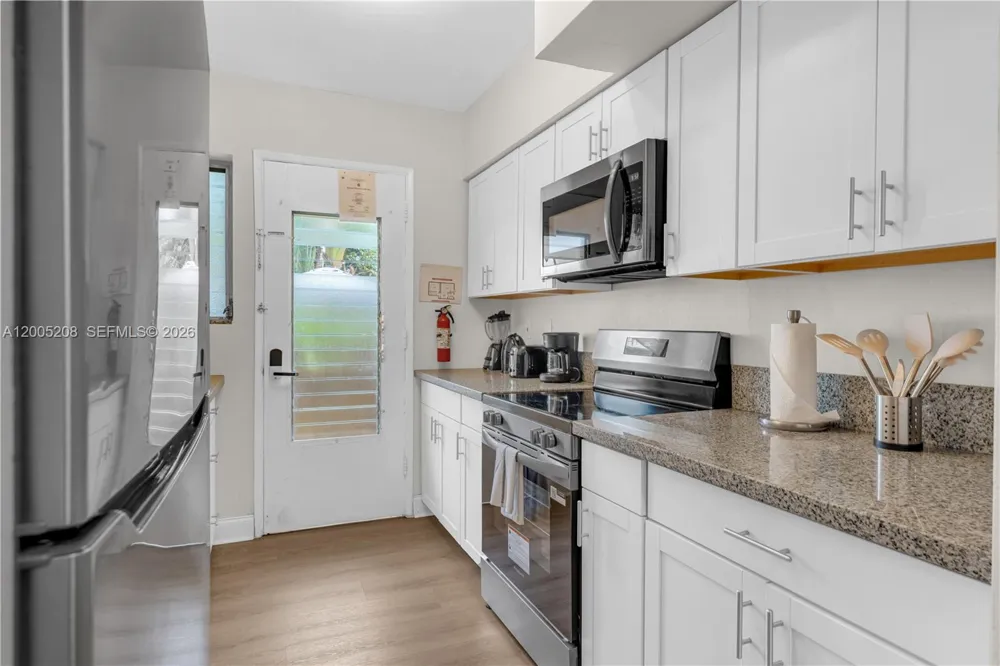 10006 E Bay Harbor Dr #11 Bay Harbor Islands, FL 33154