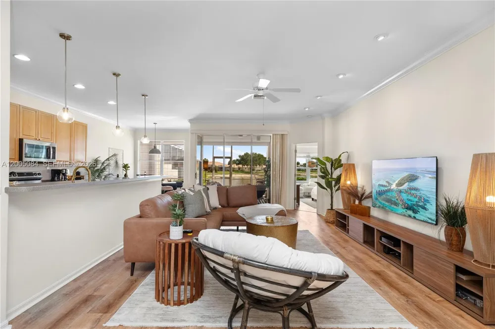 1896 Crestview Way Naples, FL 34119