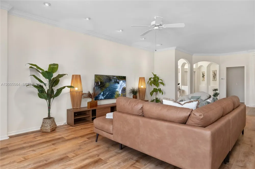 1896 Crestview Way Naples, FL 34119