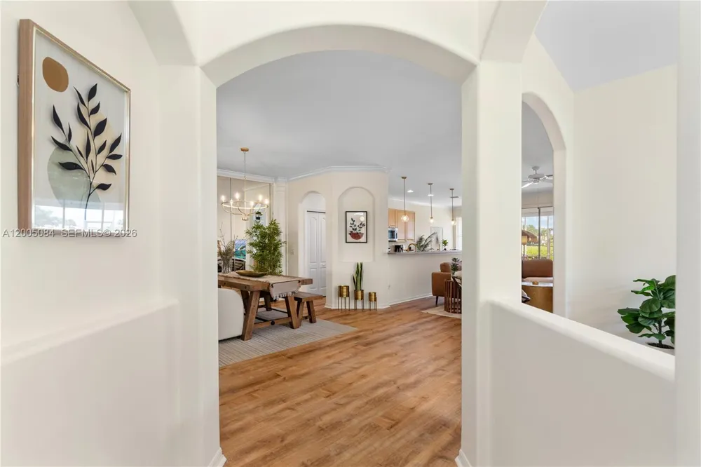 1896 Crestview Way Naples, FL 34119