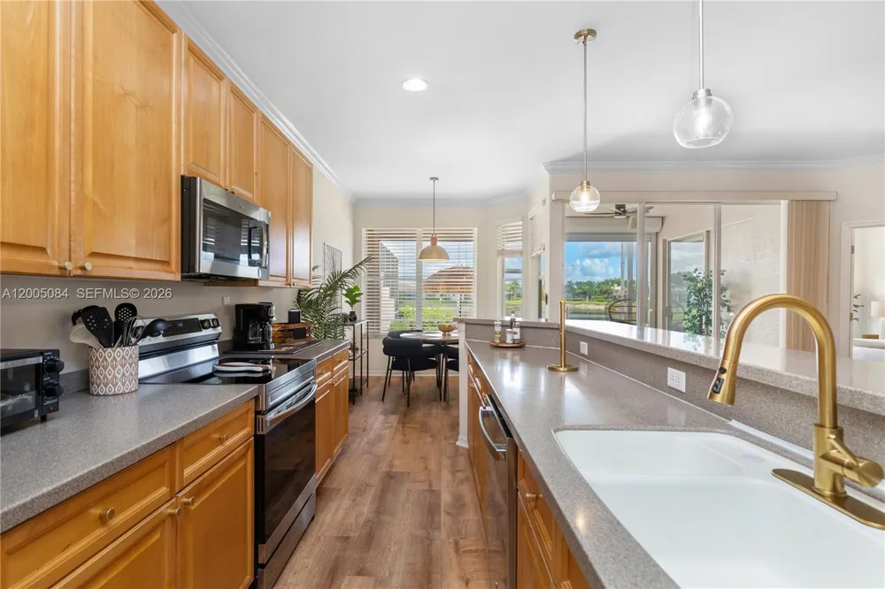 1896 Crestview Way Naples, FL 34119
