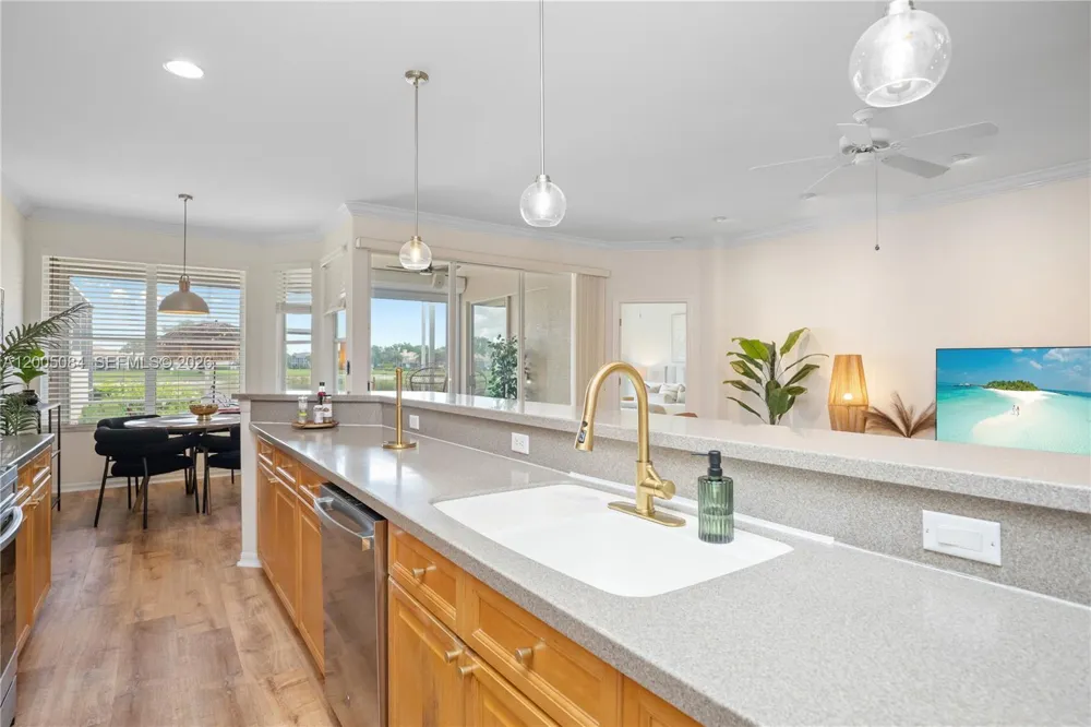 1896 Crestview Way Naples, FL 34119