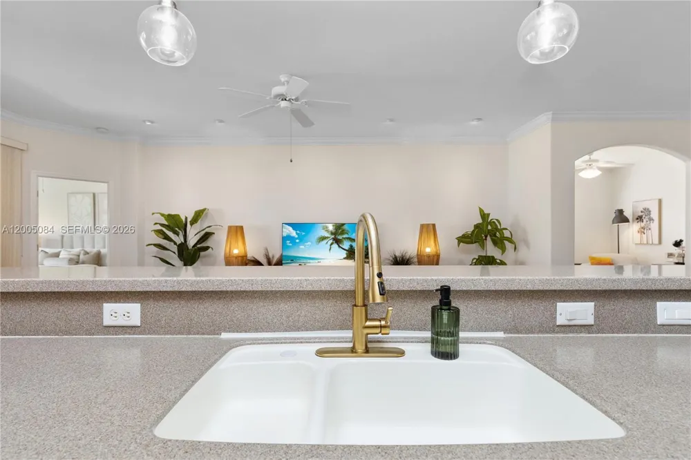 1896 Crestview Way Naples, FL 34119