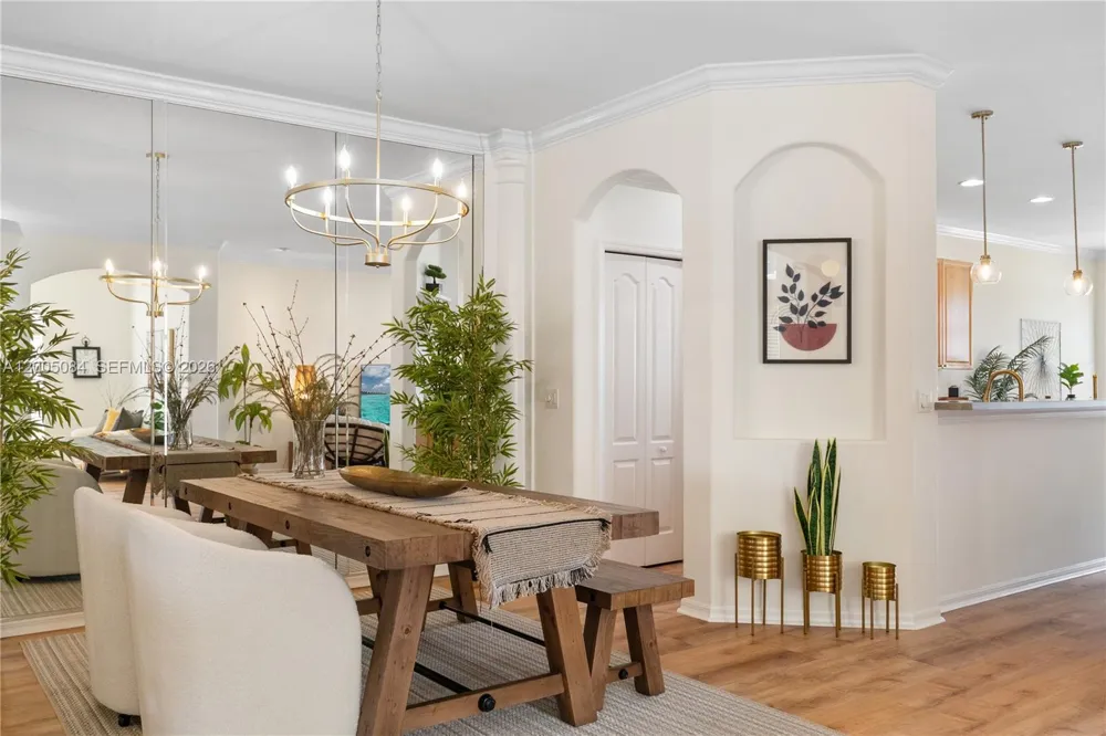 1896 Crestview Way Naples, FL 34119