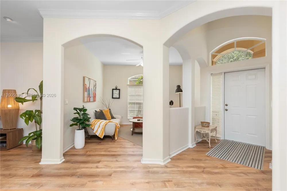 1896 Crestview Way Naples, FL 34119