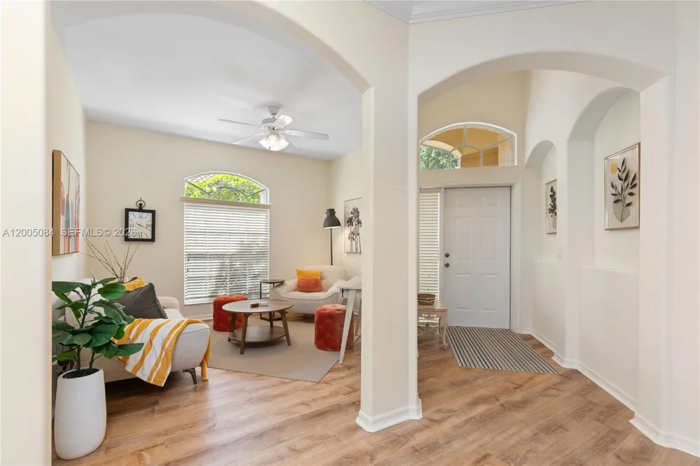 1896 Crestview Way Naples, FL 34119