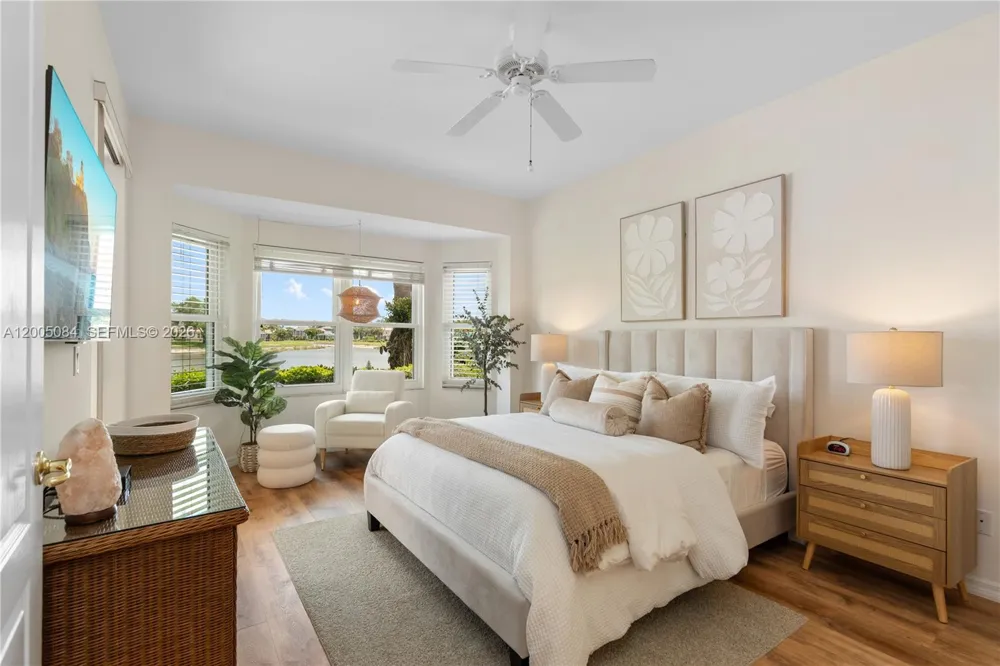 1896 Crestview Way Naples, FL 34119