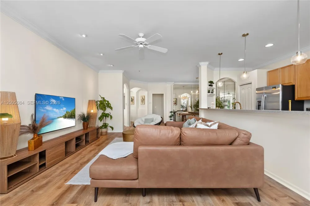 1896 Crestview Way Naples, FL 34119