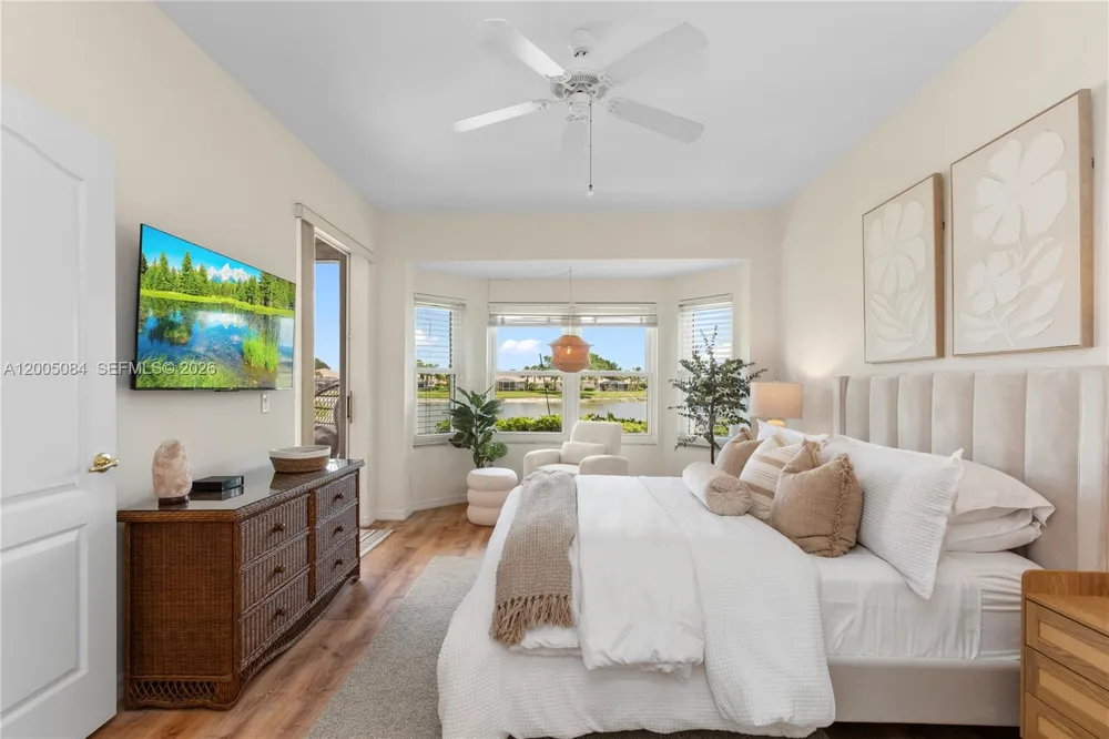 1896 Crestview Way Naples, FL 34119