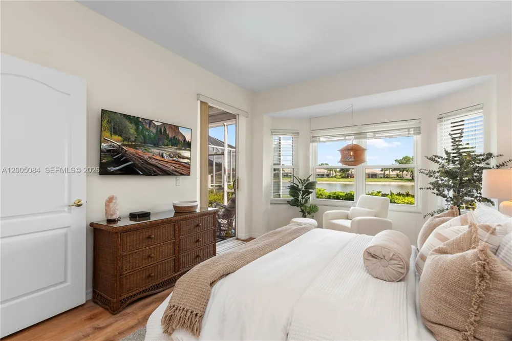 1896 Crestview Way Naples, FL 34119