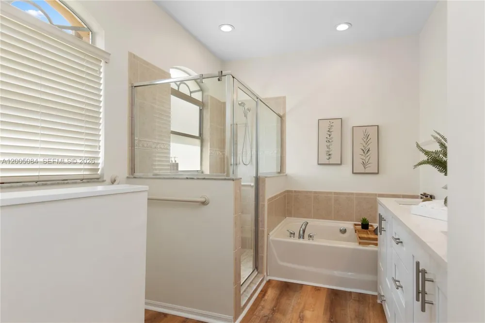 1896 Crestview Way Naples, FL 34119