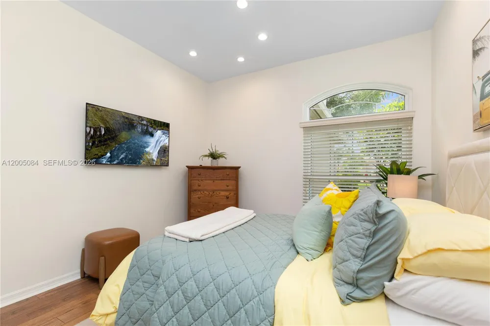 1896 Crestview Way Naples, FL 34119