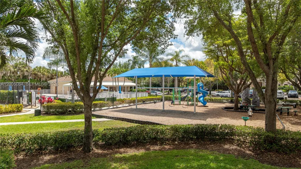 1896 Crestview Way Naples, FL 34119
