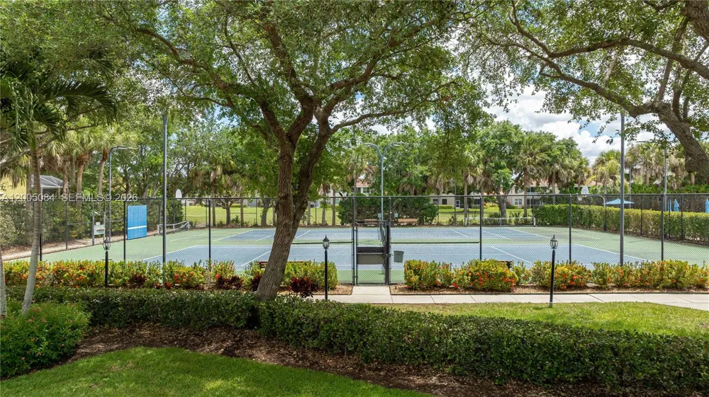 1896 Crestview Way Naples, FL 34119