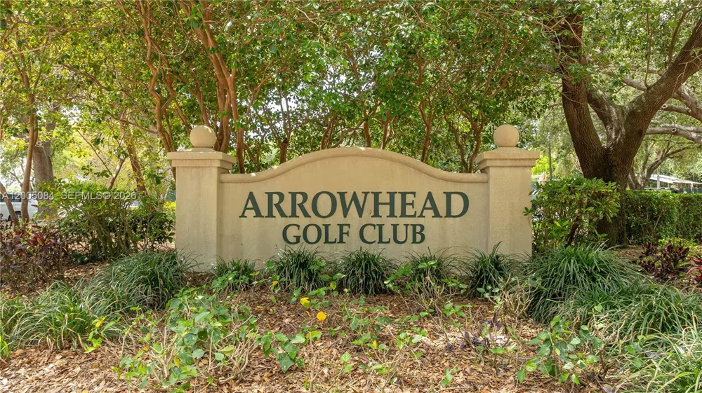1896 Crestview Way Naples, FL 34119