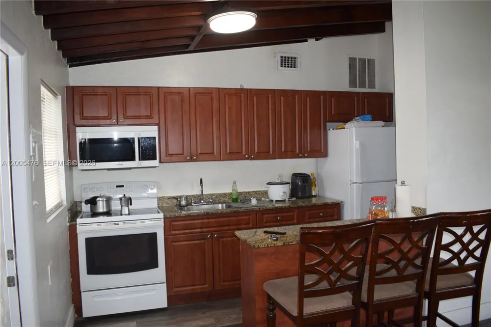 841 Hialeah Dr Hialeah, FL 33010