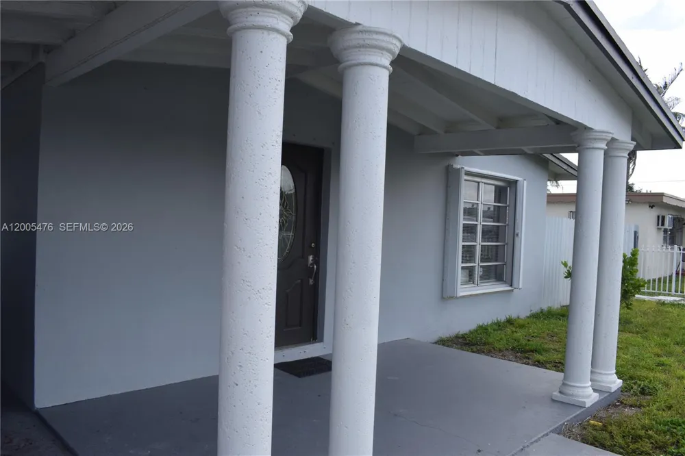 841 Hialeah Dr Hialeah, FL 33010