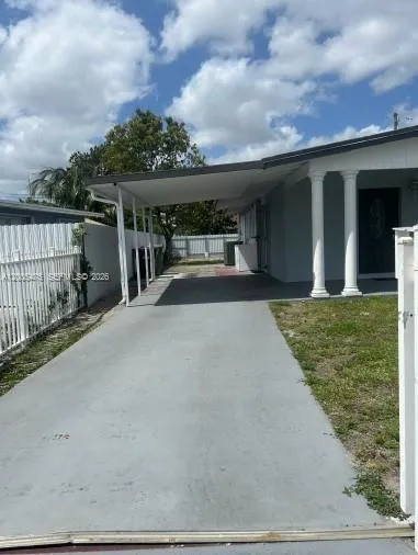 841 Hialeah Dr Hialeah, FL 33010