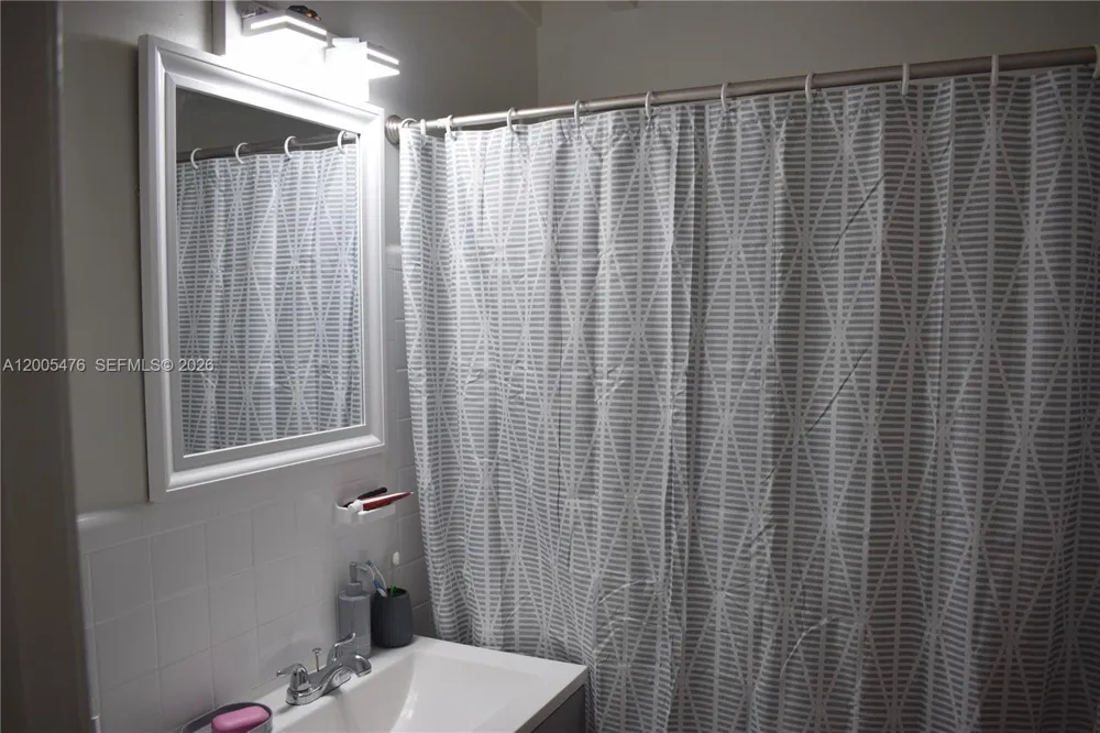 841 Hialeah Dr Hialeah, FL 33010
