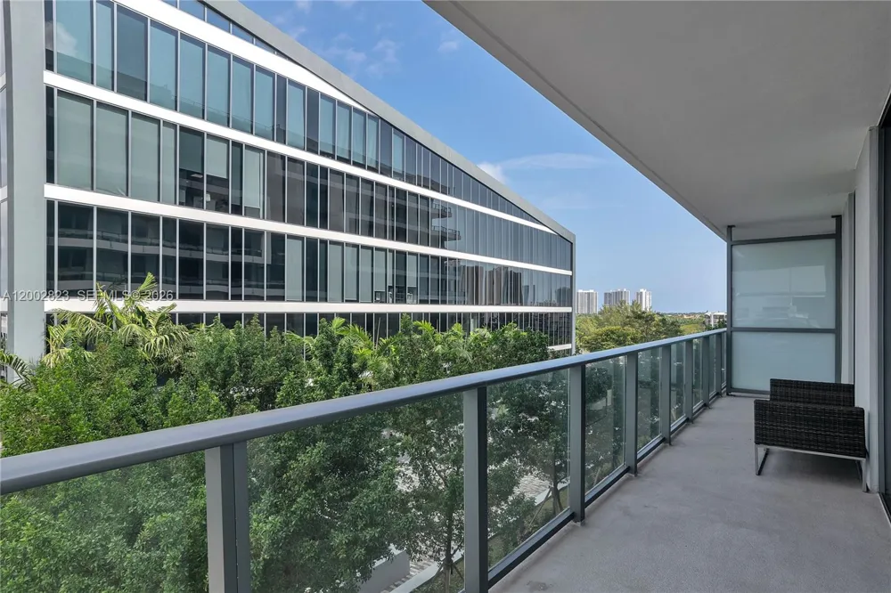 2960 NE 207 TH ST #705 Aventura, FL 33180