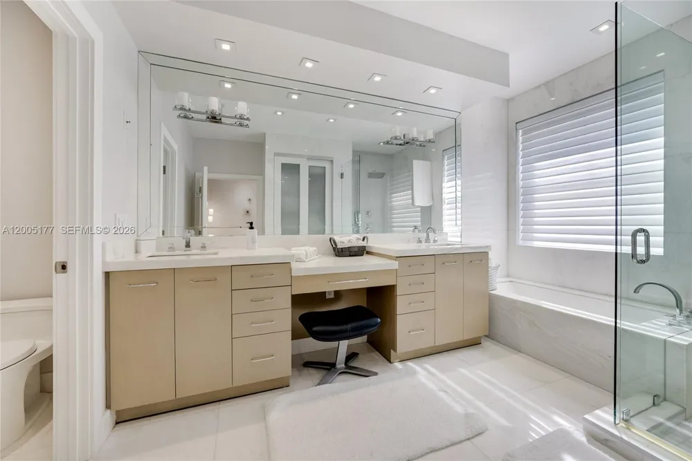 1366 W Harbor Vw W Hollywood, FL 33019