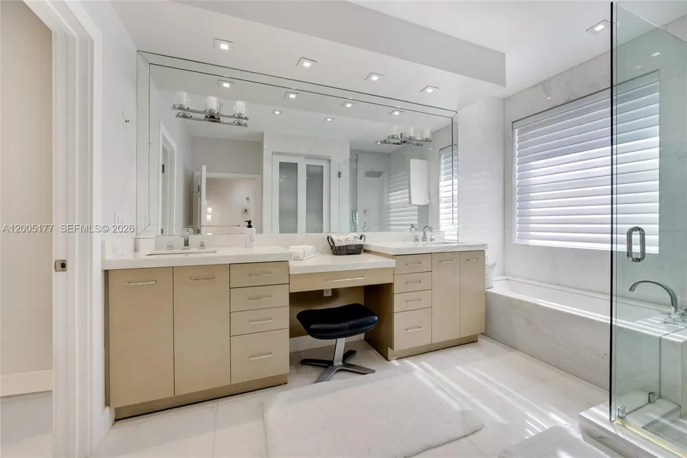1366 W Harbor Vw W Hollywood, FL 33019