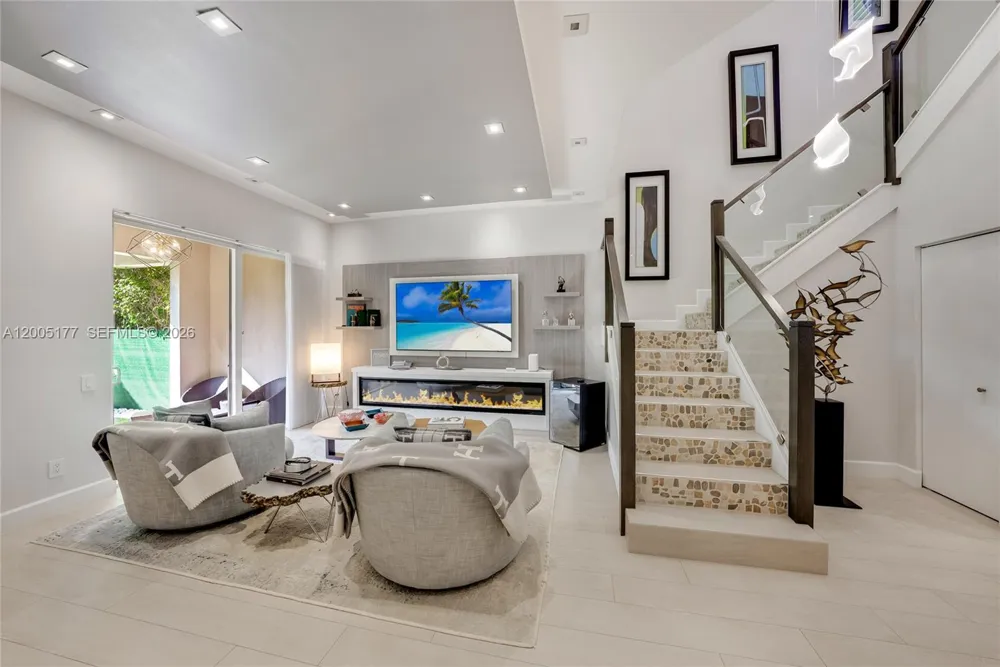 1366 W Harbor Vw W Hollywood, FL 33019