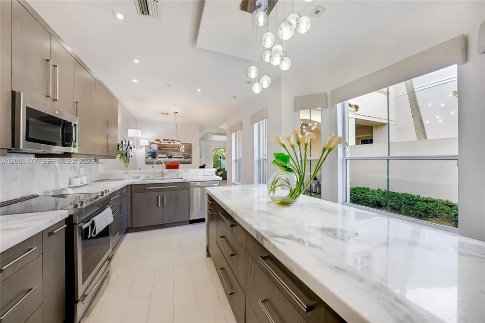 1366 W Harbor Vw W Hollywood, FL 33019
