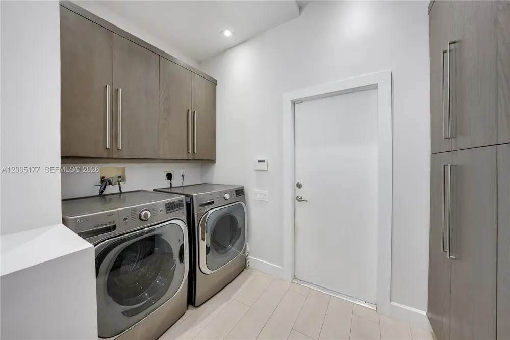 1366 W Harbor Vw W Hollywood, FL 33019