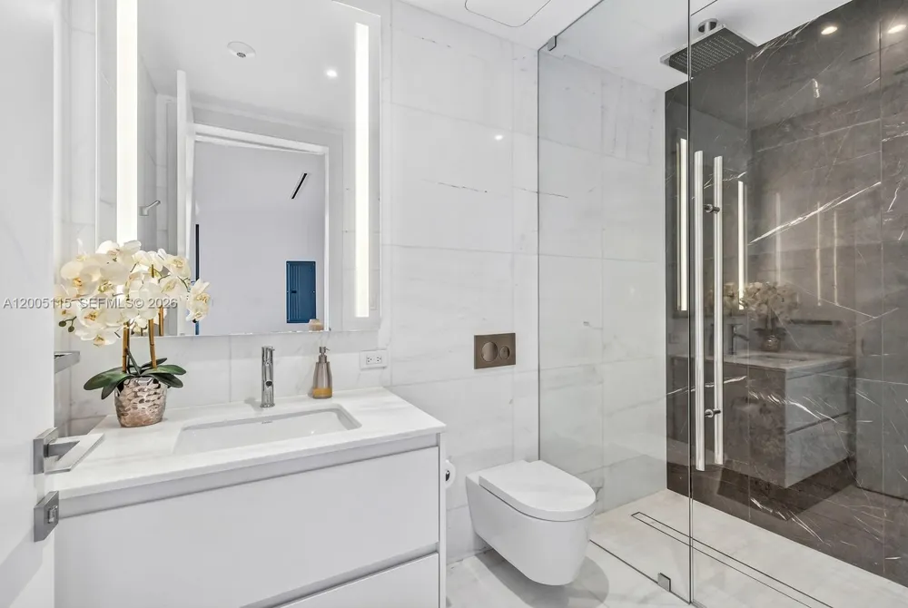 300 Biscayne Blvd Way #1002 Miami, FL 33131