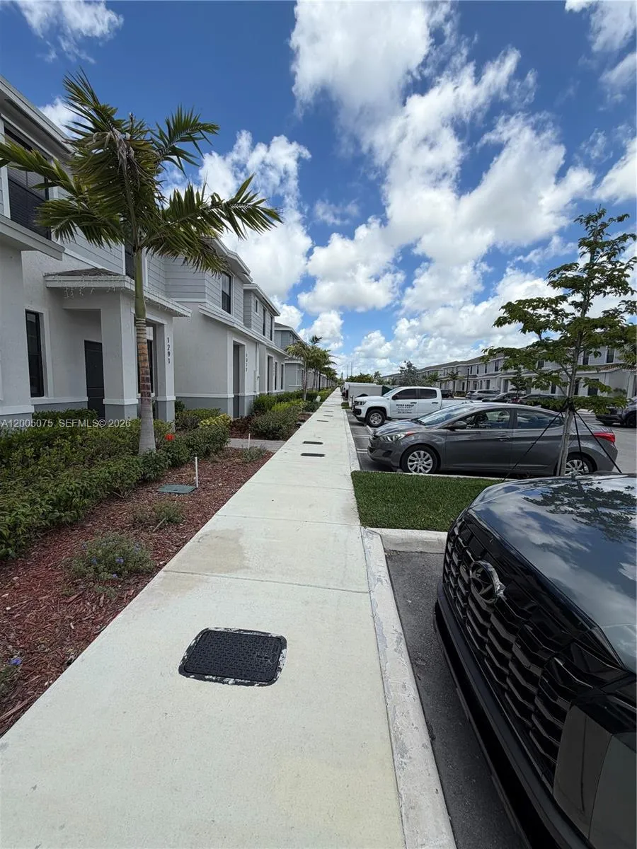 1281 NE 3rd Ave #1281 Florida City, FL 33034