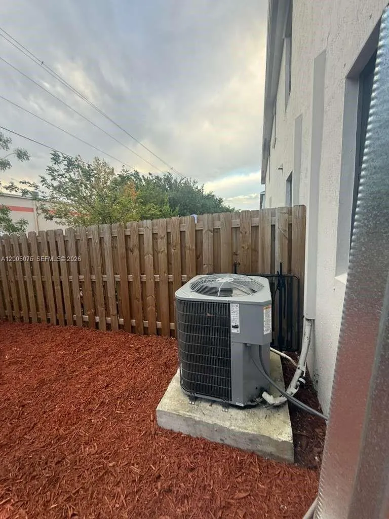 1281 NE 3rd Ave #1281 Florida City, FL 33034