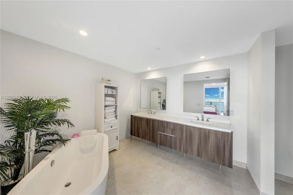 488 NE 18th St #3715 Miami, FL 33132